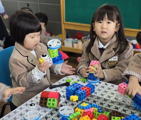 만들고 싶은 건 블록으로 척척 만들어내는 베토벤반 친구들이랍니다^^